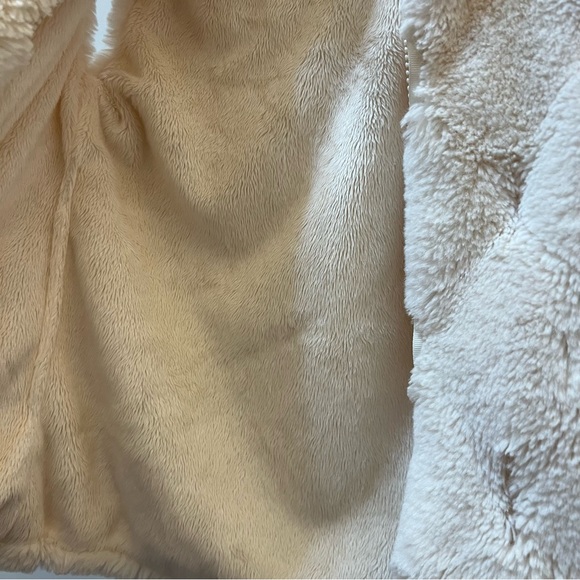 Faux Fur Vest - Picture 4 of 8